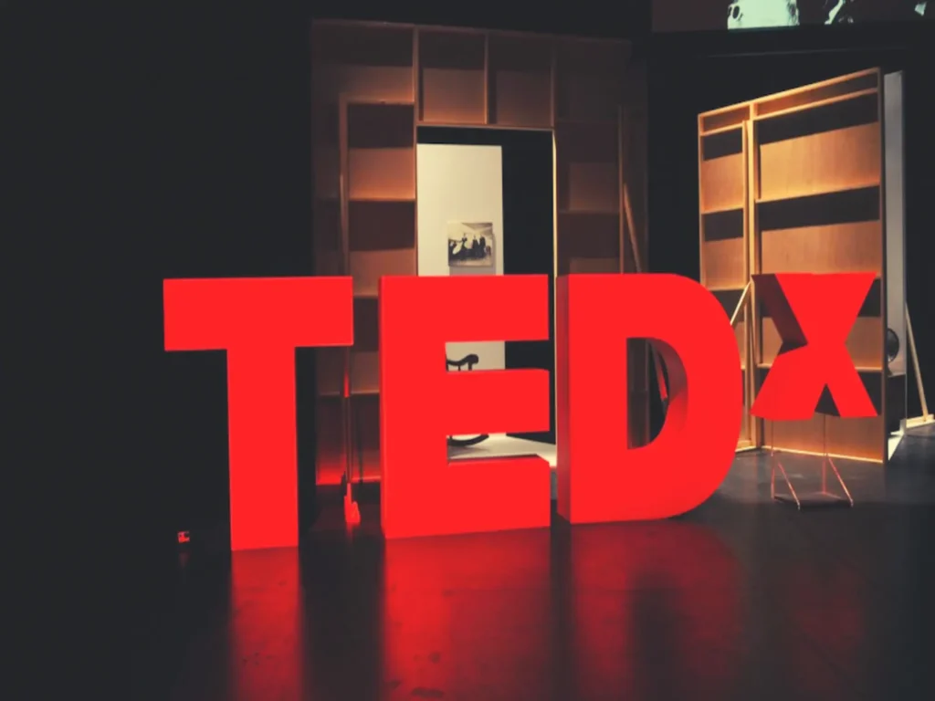 Selección de charlas TED sobre Recursos Humanos con ideas para mejorar el liderazgo, la gestión del talento y el desarrollo de equipos en las organizaciones.